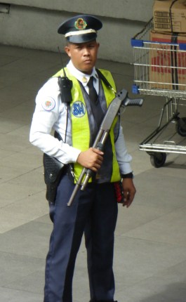 sikkerhetsvakt på kjøpesenter