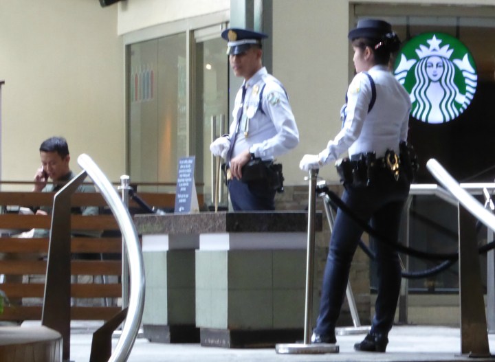 Sikkerhetsvakter på kjøpesenter